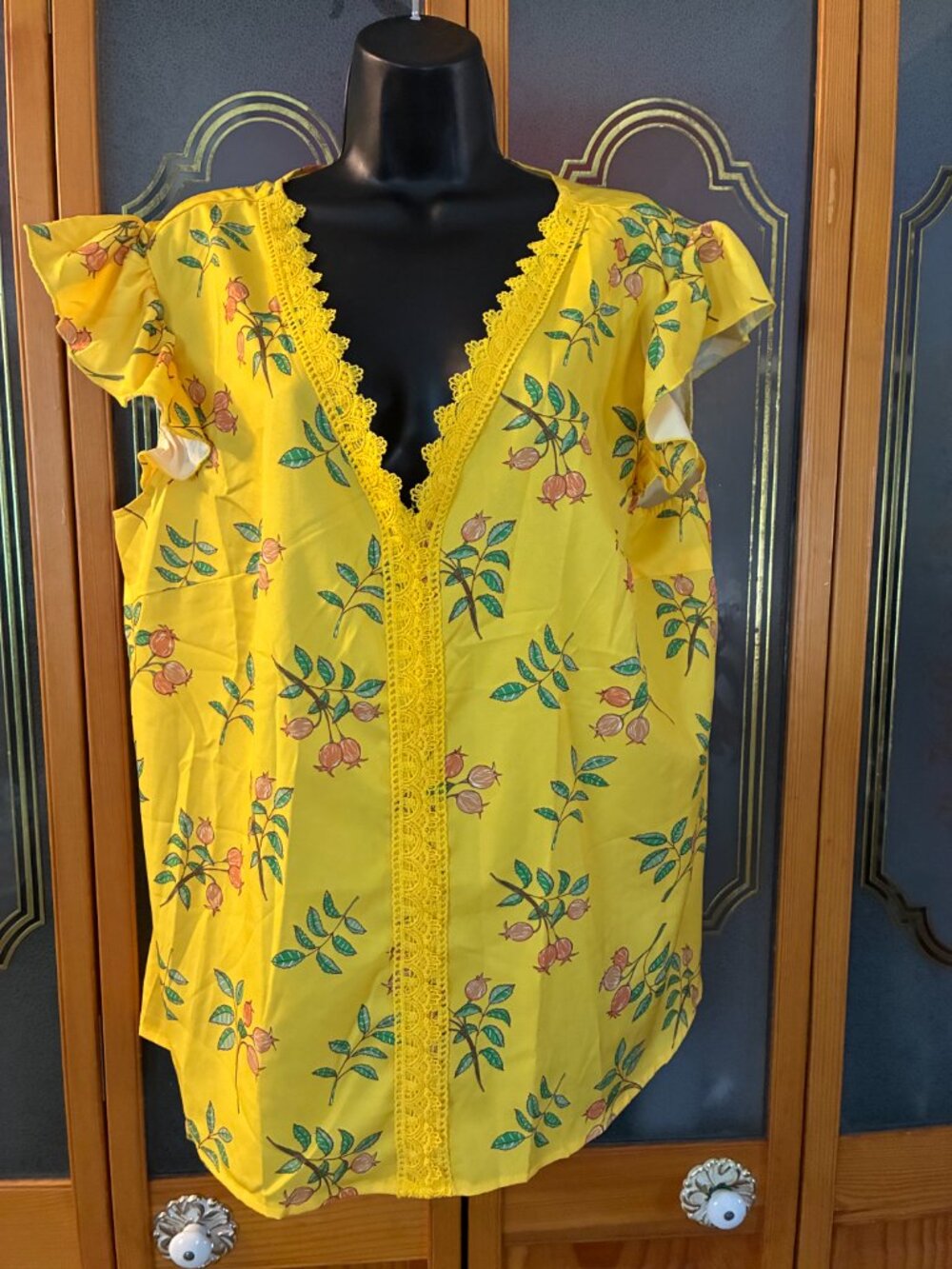 Lemon Yellow Floral Lace Trim Flutter Sleeve Blouse Size 1X